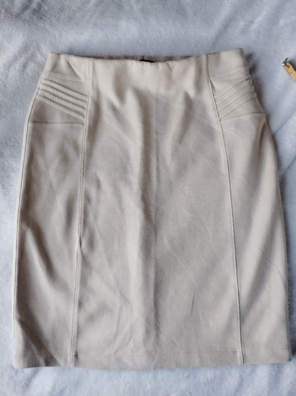 ONE5ONE Ivory Faux Suede Pencil Skirt M Beige Mid Rise Pull On Pintuck Pleat